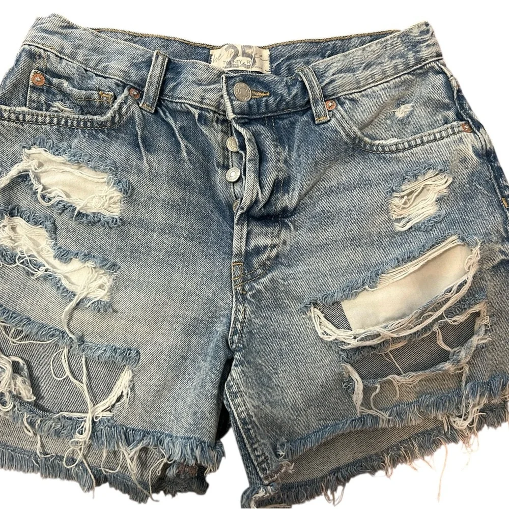 We the free Distressed Light Blue Denim Women's Shorts size 25